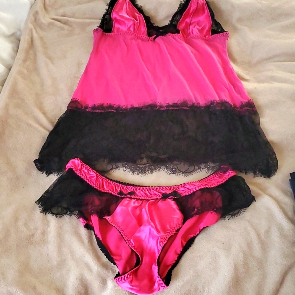 Blush hot pink lingerie‎ set 😍